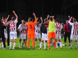 Radość piłkarzy i sztabu szkoleniowego Odry Opole w pełni uzasadniona. Zespół grając w 10-tkę obronił prowadzenie 1:0 z 43 minuty.