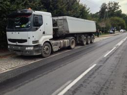 Ciężarówka zderzyła się z samochodem, dwie kobiety są ranne