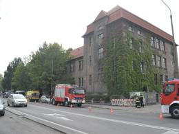 Ewakuacja szkoły w centrum Opola. Na podwórzu znaleziono niewybuchy.