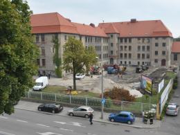 Ewakuacja szkoły w centrum Opola. Na podwórzu znaleziono niewybuchy.