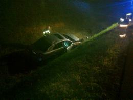 Próbował ominąć martwe zwierzę, wjechał do rowu