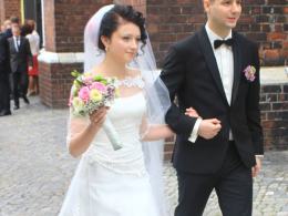 Poseł Patryk Jaki wziął ślub w opolskiej katedrze