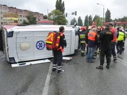 Karetka zderzyła się z autobusem MZK