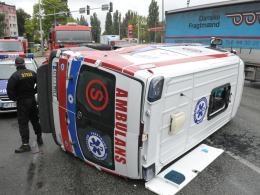 Karetka zderzyła się z autobusem MZK