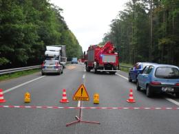 Czołowe zderzenie fiata pandy z ciężarówką