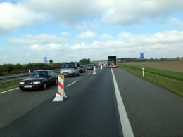 Awaria samochodu spowodowała ogromny korek na autostradzie