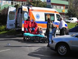 Kierowca audi zderzył się na rondzie ze skuterem