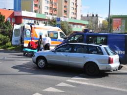 Kierowca audi zderzył się na rondzie ze skuterem