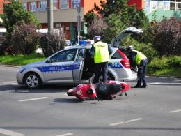 Kierowca audi zderzył się na rondzie ze skuterem