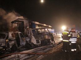Tragiczny karambol na autostradzie A4, samochody stanęły w płomieniach