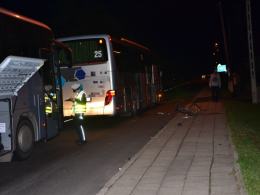 W Skarbiszowie rowerzysta wjechał pod autobus