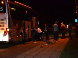 W Skarbiszowie rowerzysta wjechał pod autobus