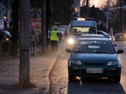 Kierowca mazdy potrącił kobietę i odjechał