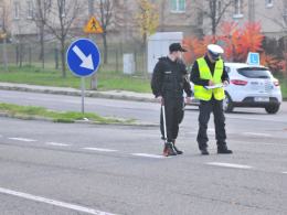 Kierowca BMW zabił rowerzystę, uciekł i porzucił samochód