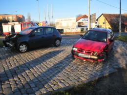 Renault i seat zderzyły się na ul. Prószkowskiej