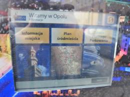 Tak wygląda "anglojęzyczna" wersja informatora o Opolu w multimedialnych parkomatach.