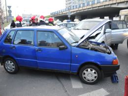 Spowodowała wypadek na rondzie, trafiła do szpitala