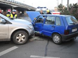 Spowodowała wypadek na rondzie, trafiła do szpitala