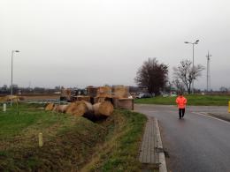 Bele słomy zablokowały ruch na drodze krajowej nr 94