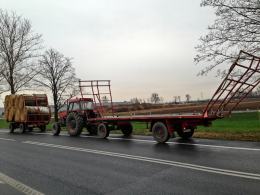 Bele słomy zablokowały ruch na drodze krajowej nr 94