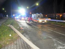 Nietrzeźwy kierowca volkswagena ściął latarnię i dachował