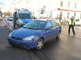 Kierowca forda pomylił gaz z hamulcem i wjechał w kiosk