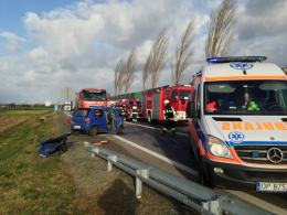 Tragedia pod Opolem. Matiz zderzył się z cysterną.