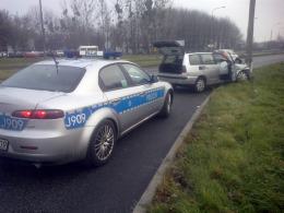 Seat uderzył w latarnię, kierującej nic się nie stało