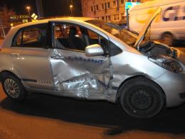 Wypadek na rondzie w Opolu, dwie osoby ranne