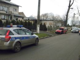 Kierowca z 3 promilami wjechał w ogrodzenie posesji