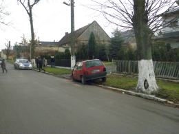 Kierowca z 3 promilami wjechał w ogrodzenie posesji