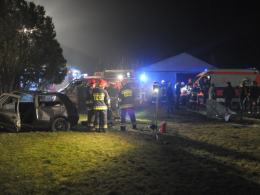 19-latek rozpędzonym golfem wjechał w dom