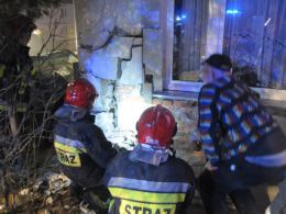 19-latek rozpędzonym golfem wjechał w dom
