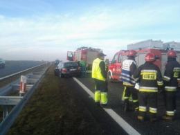Zderzenie 4 samochodów na A4. Kierowcy utknęli w korku.