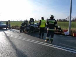 Citroen wypadł z drogi podczas wyprzedzania