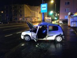 Renault "owinęło się" wokół latarni