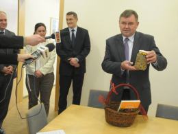 Marszałkostwo przekazało dary na aukcje WOŚP