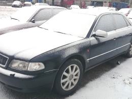 Wjechał w budynek, miał przy sobie narkotyki i broń