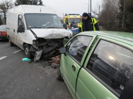 Dostawczy fiat i daewoo matiz zderzyły się na ul. Oleskiej