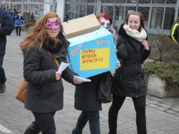 Młodzież mniejszości niemieckiej zbiera dary dla domów dziecka