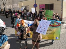 Marsz opolskich licealistów w Światowy Dzień Walki z Rakiem
