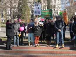 Marsz opolskich licealistów w Światowy Dzień Walki z Rakiem