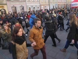 Ponad 300 par zatańczyło poloneza na rynku