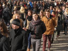Ponad 300 par zatańczyło poloneza na rynku
