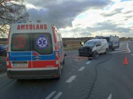 Osobowy volkswagen zderzył się z autobusem