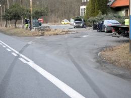 Chciała uniknąć zderzenia, uderzyła w murek