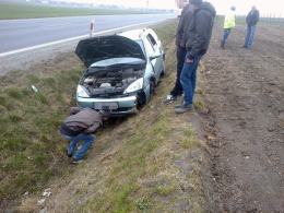 Kierująca fordem wjechała do rowu