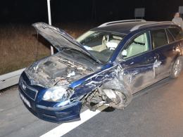Sprawca zderzenia porzucił auto i uciekł