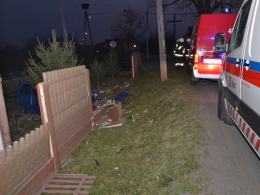Volkswagen staranował ogrodzenie posesji w Ptakowicach