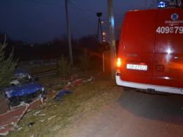 Volkswagen staranował ogrodzenie posesji w Ptakowicach